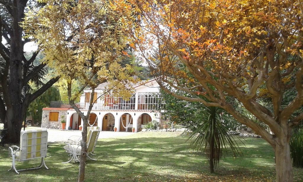 لا كومبر Posada Summit Suites المظهر الخارجي الصورة
