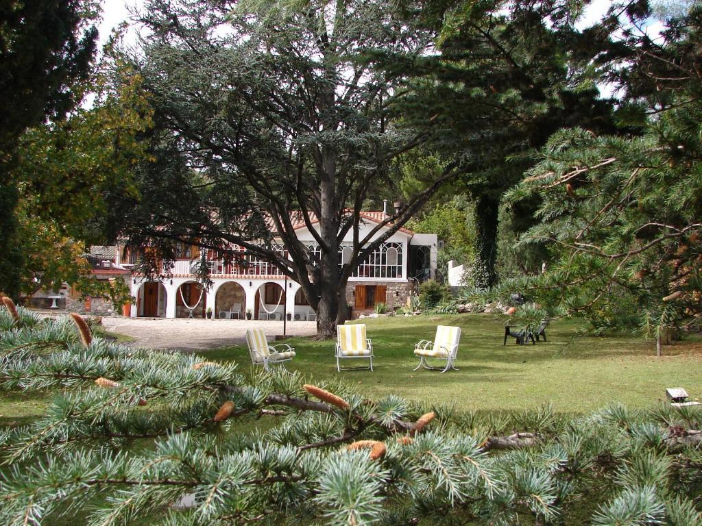 لا كومبر Posada Summit Suites المظهر الخارجي الصورة